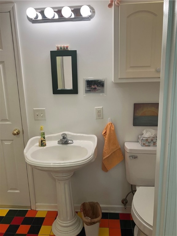 7 Hyde Avenue Jekyll Island, GA 31527 - Photo 15 of 21 Bath by laundry room