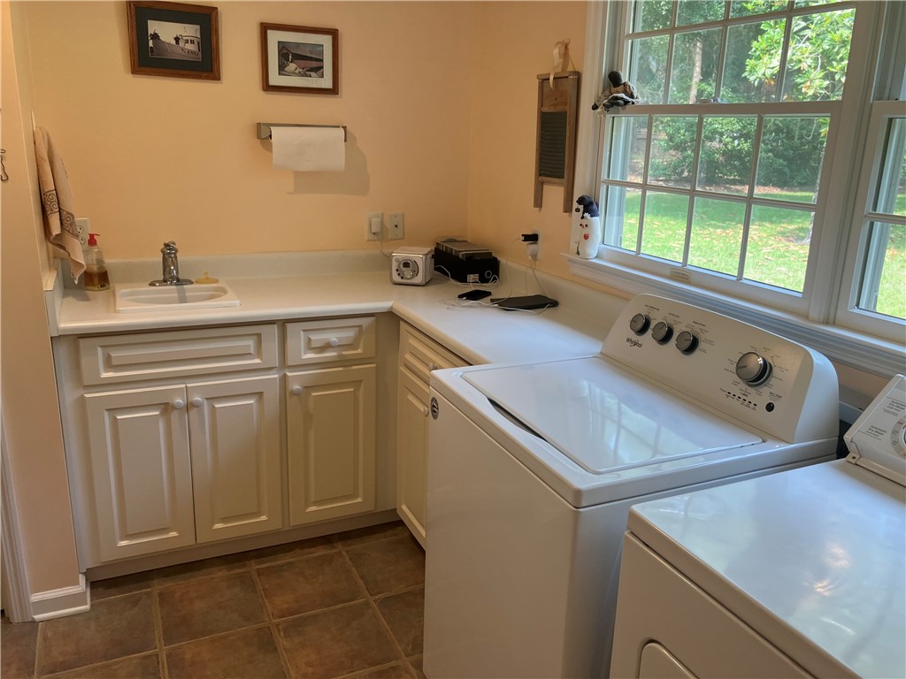7 Hyde Avenue Jekyll Island, GA 31527 - Photo 17 of 21 Laundry