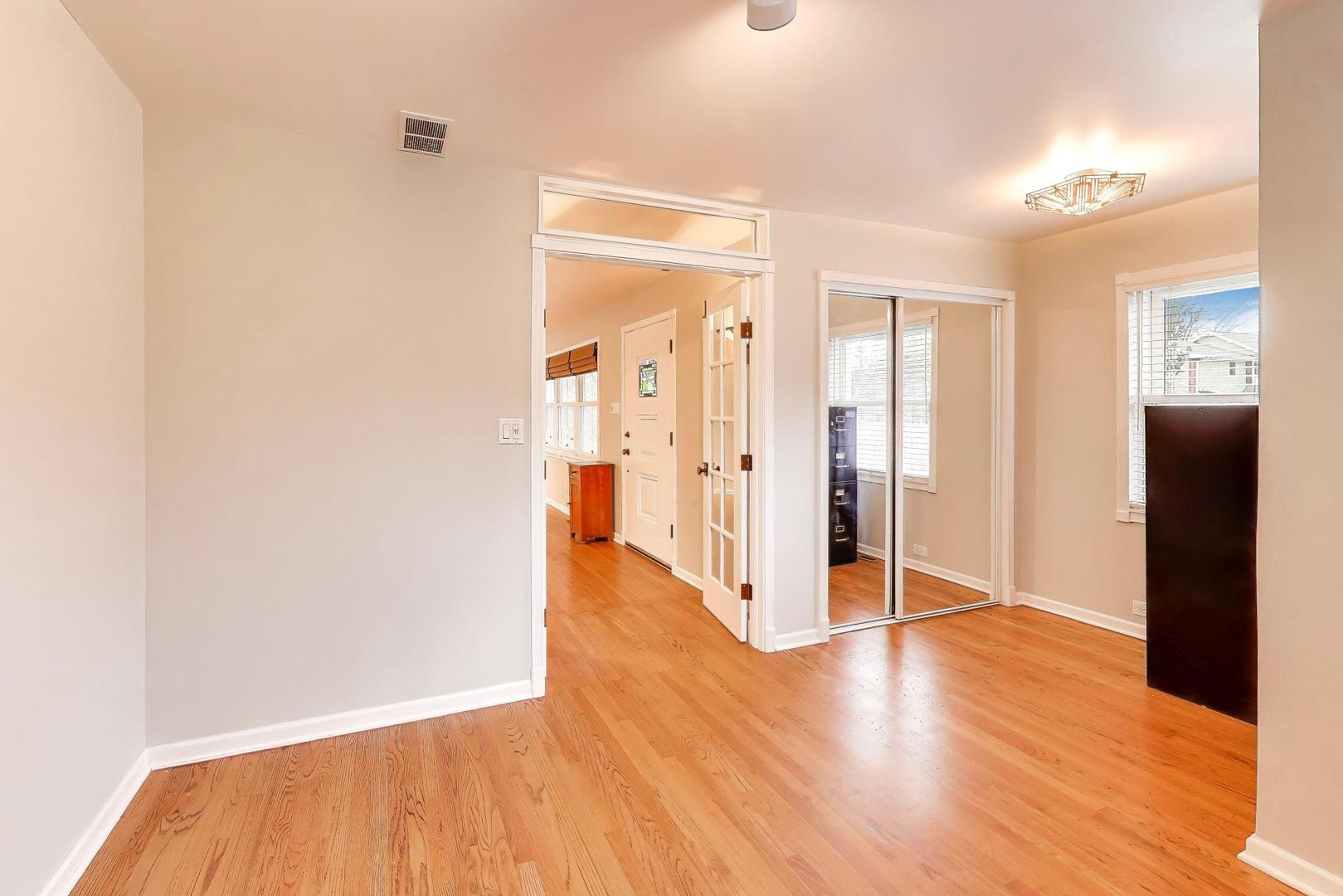 7 Alton Road Prospect Heights, IL 60070 - Photo 18 of 44 a view of a livingroom with wooden floor