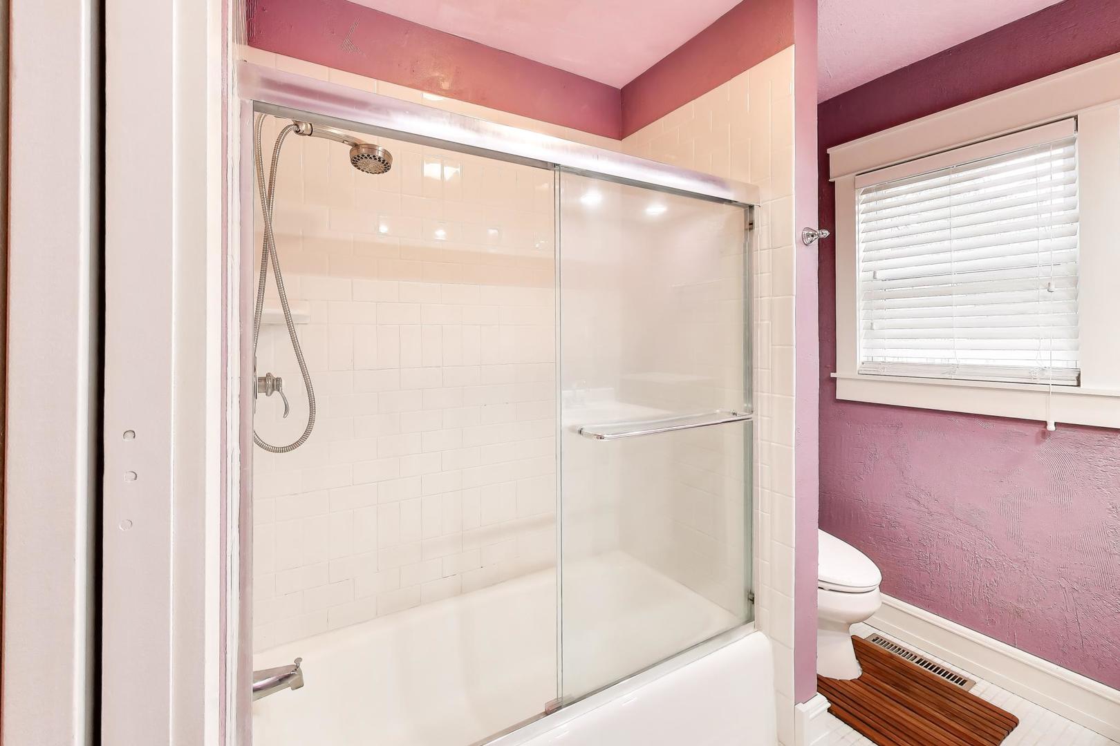 7 Alton Road Prospect Heights, IL 60070 - Photo 29 of 44 a bathroom with a bathtub and a shower