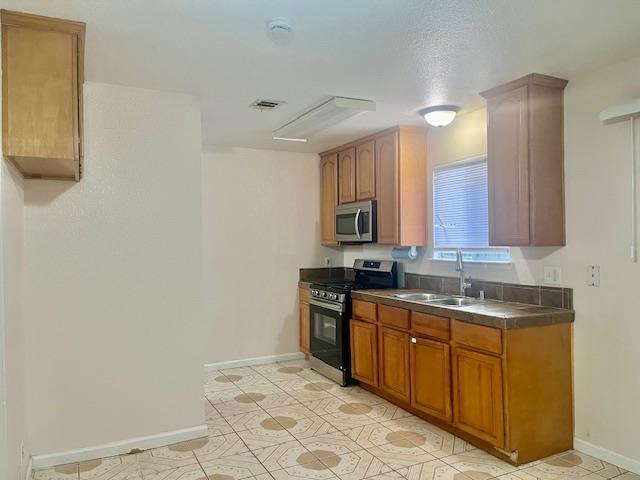 213 Rendon Avenue Stockton, CA 95205 - Photo 10 of 28