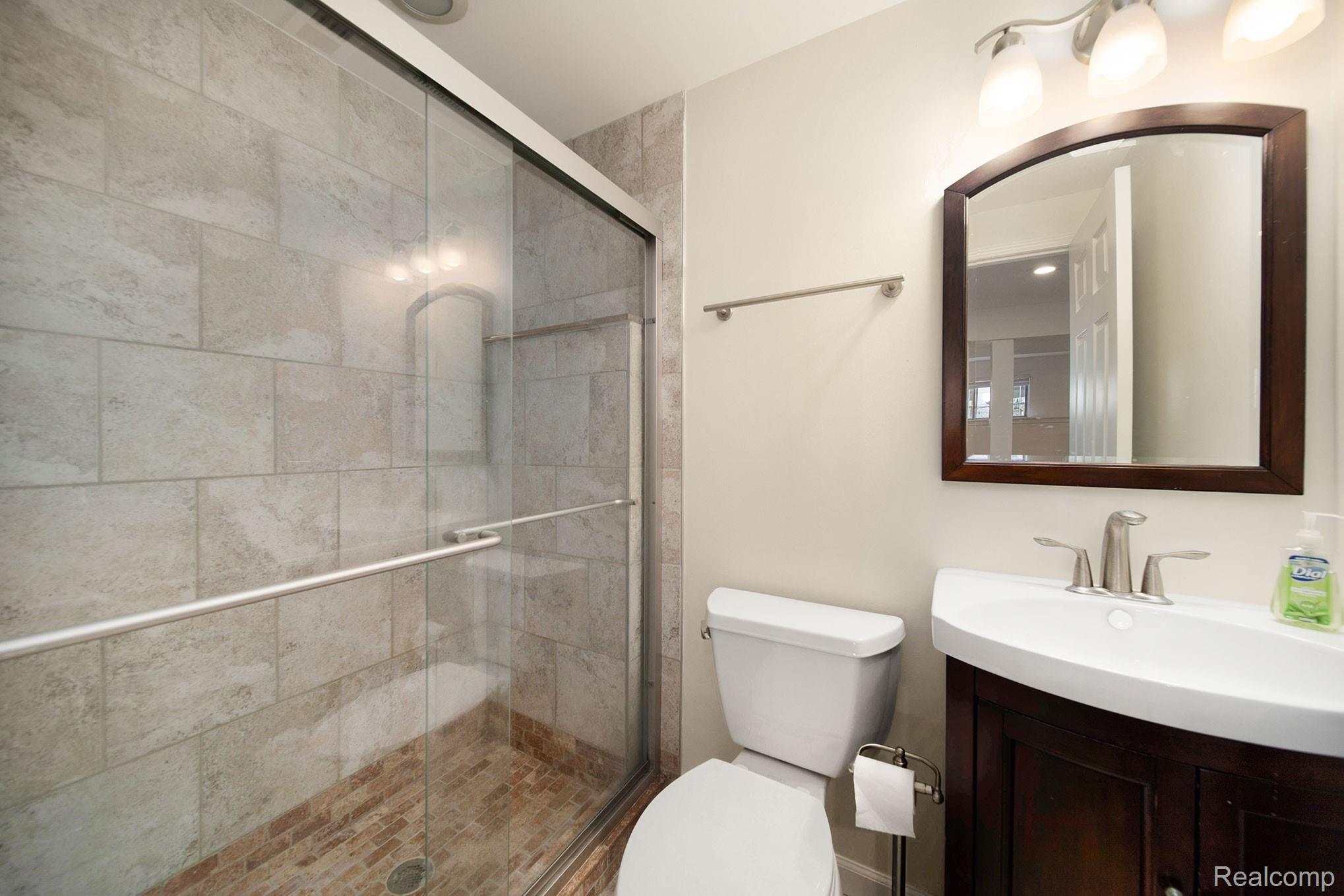 313 North Castell Avenue Rochester, MI 48307 - Photo 5 of 17 313-North-Castell_6.jpg