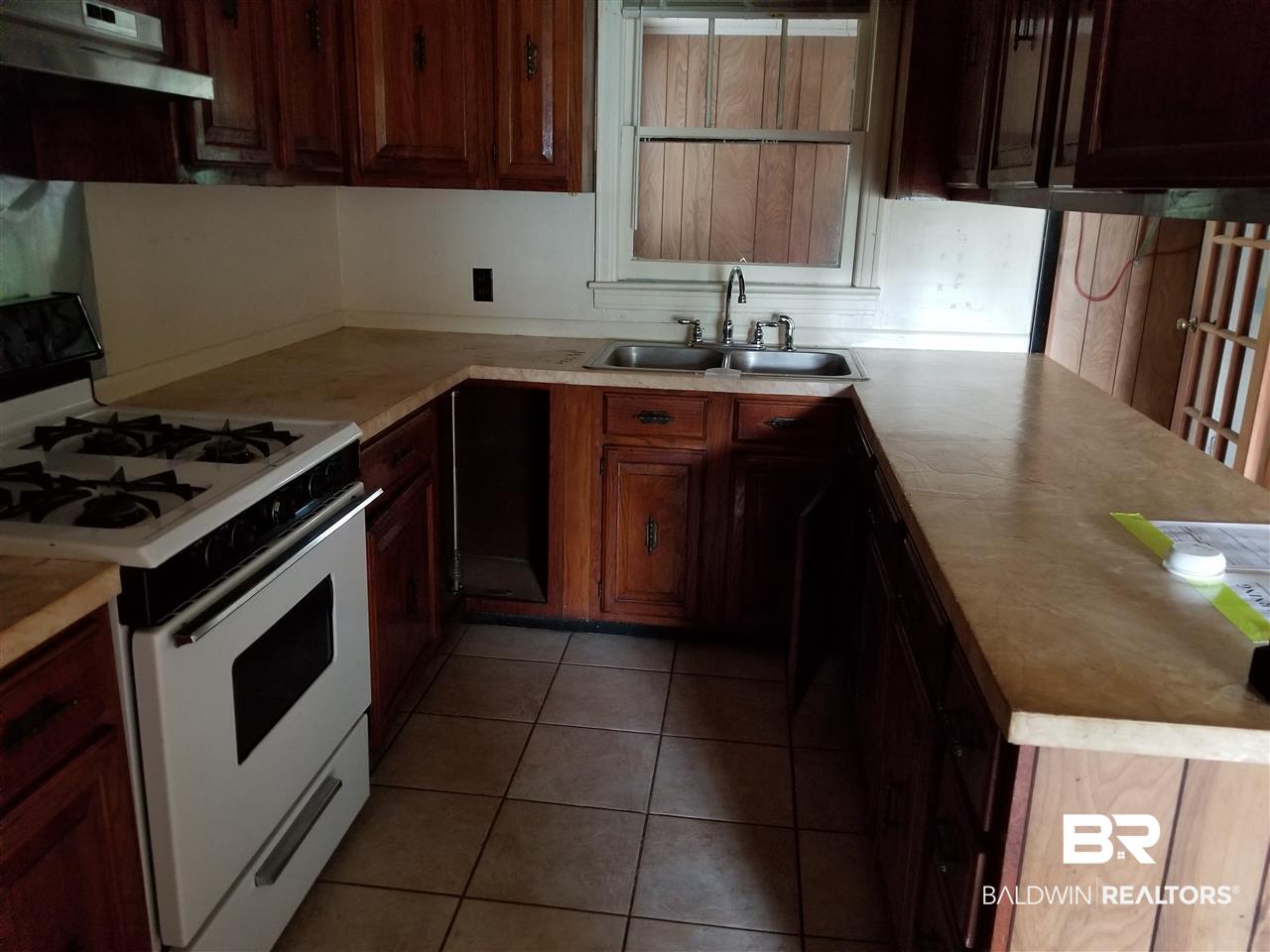 303 Iroquois Street Mobile, AL 36611 - Photo 4 of 6