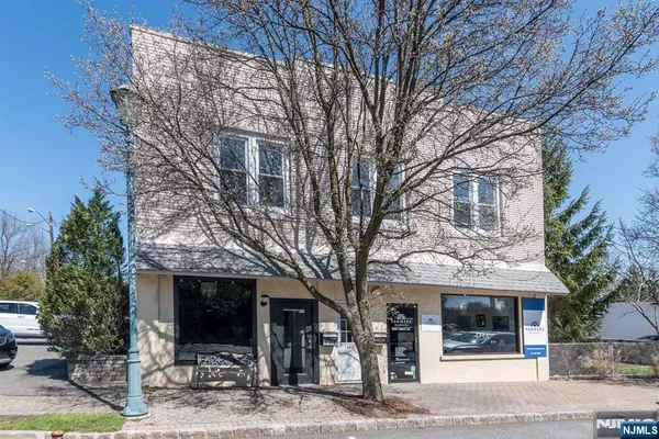 $2,800 | 140 West Allendale Avenue, Unit 2B, Allendale, NJ 07401
