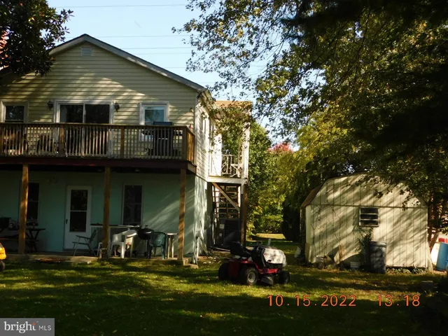 a view of a water fountain in front of a house