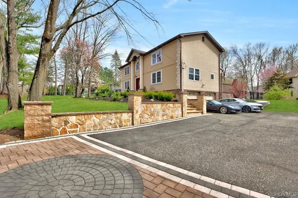 $1,899,950 | 75 North Airmont Road, Suffern, NY 10901