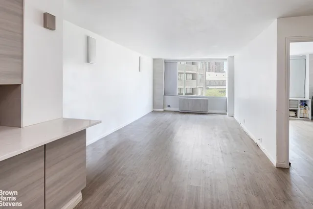 $700,000 | 61 West 62nd Street, Unit 8H | Upper West Side