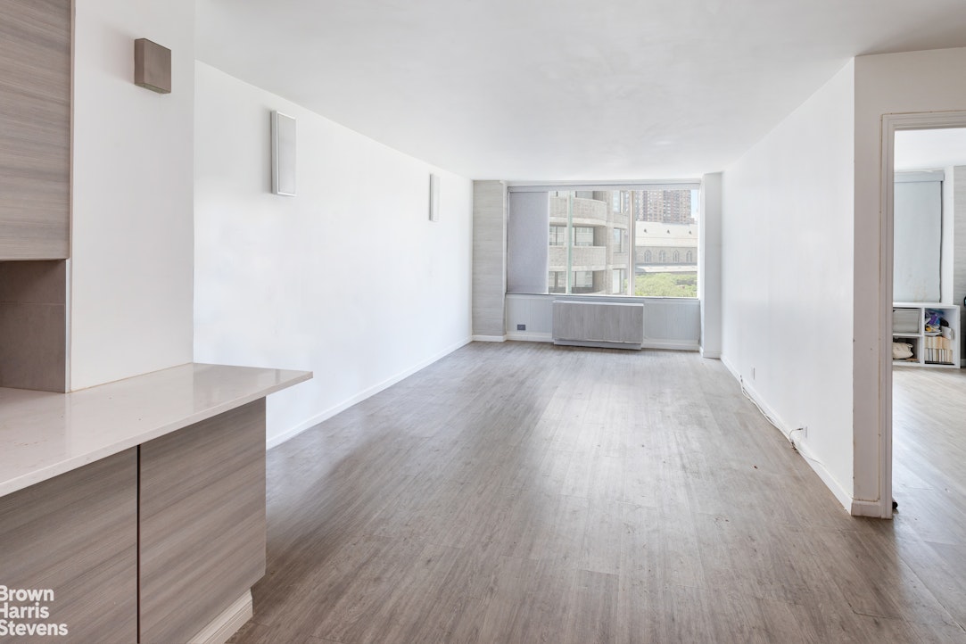 61 West 62nd Street, Unit 8H Manhattan, NY 10023 - Photo 2 of 9