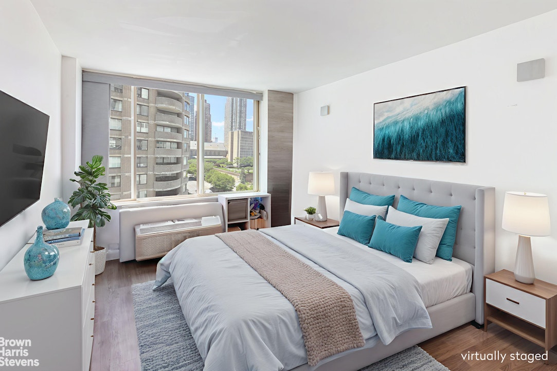 61 West 62nd Street, Unit 8H Manhattan, NY 10023 - Photo 3 of 9