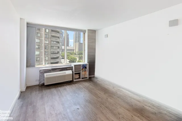 $700,000 | 61 West 62nd Street, Unit 8H | Upper West Side