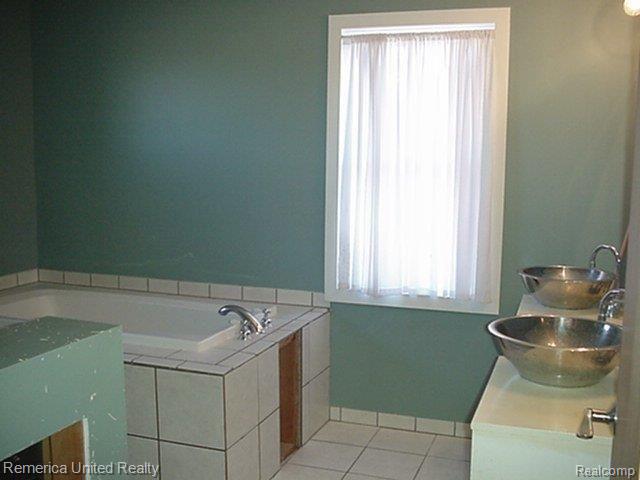 7308 Sharon Hollow Road Manchester, MI 48158 - Photo 8 of 16 CUSTOM BATH