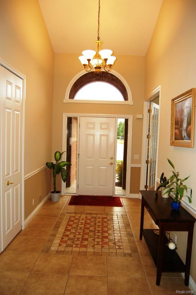 50994 Nesting Ridge Drive Macomb, MI 48044 - Photo 3 of 24 Foyer