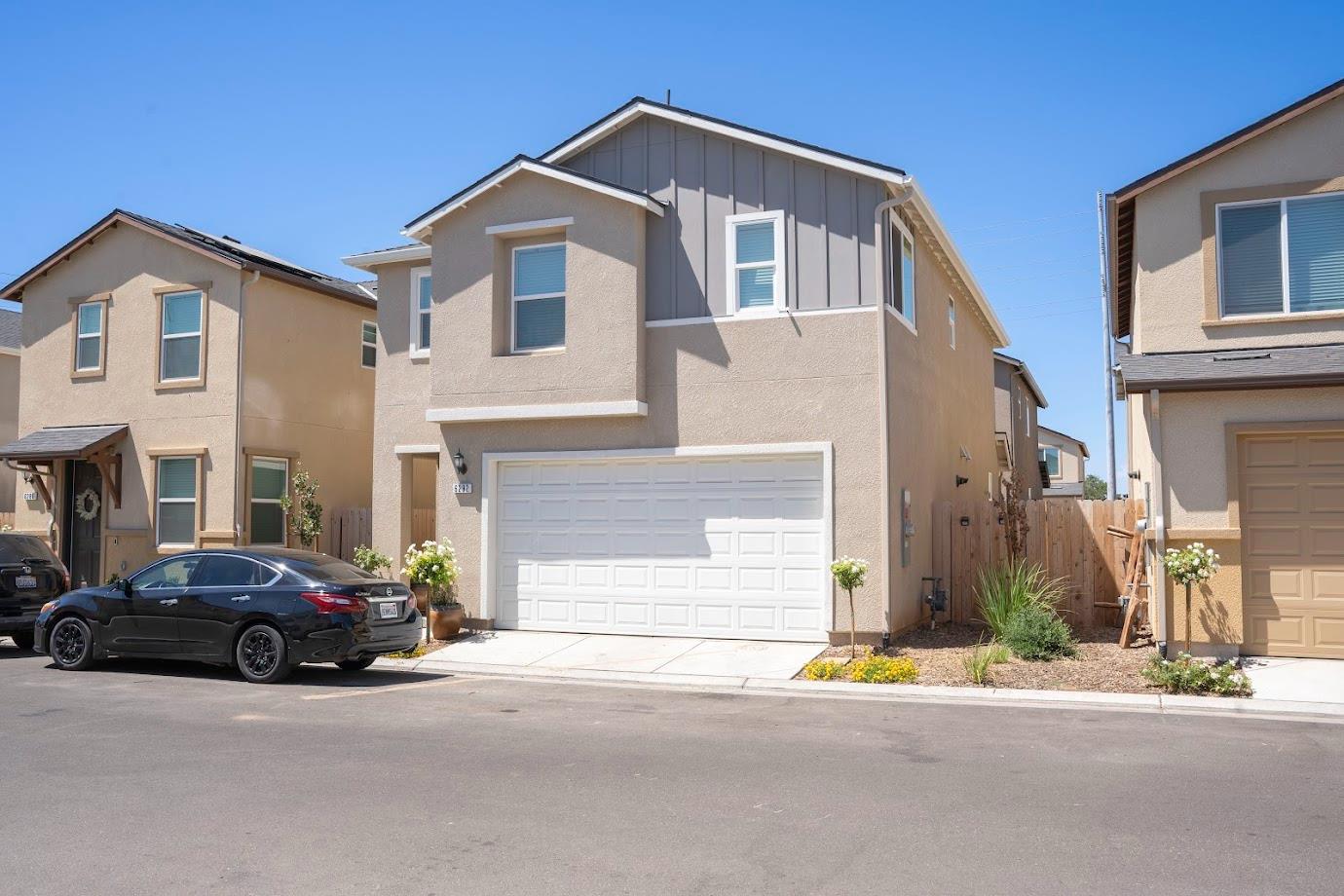 6294 East Riesling Drive Fresno, CA 93727 - Photo 2 of 9