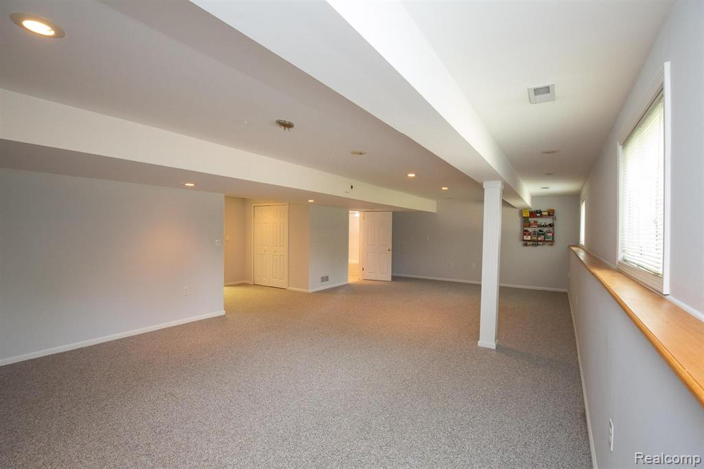 4040 Holly Lane Rochester, MI 48306 - Photo 46 of 63