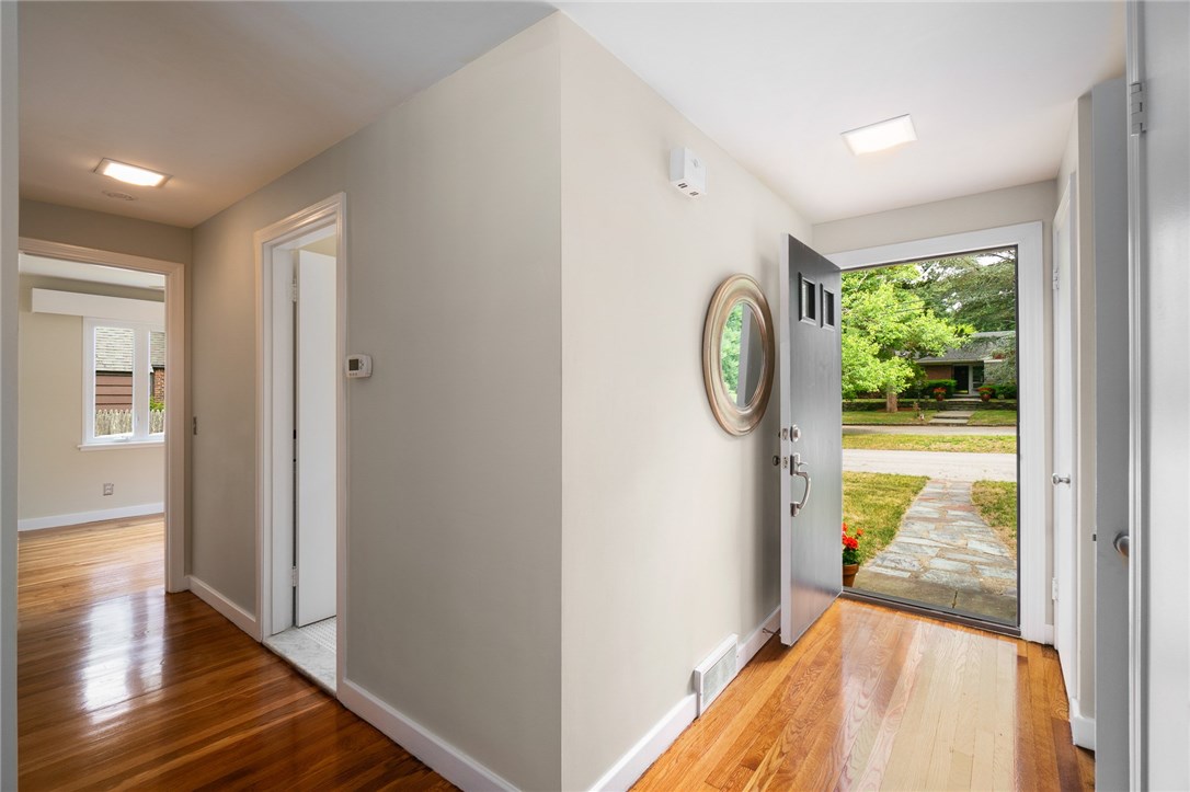 122 Overhill Road Warwick, RI 02818 - Photo 3 of 36 Gallery Image 3