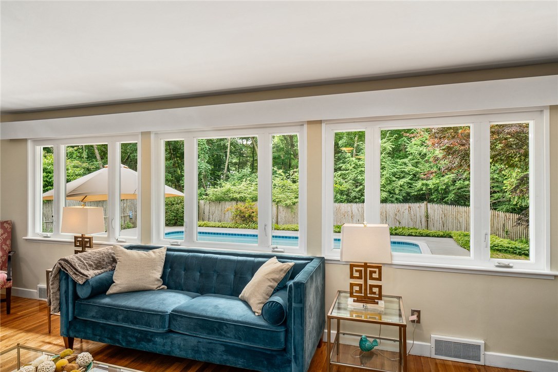 122 Overhill Road Warwick, RI 02818 - Photo 6 of 36 Gallery Image 6