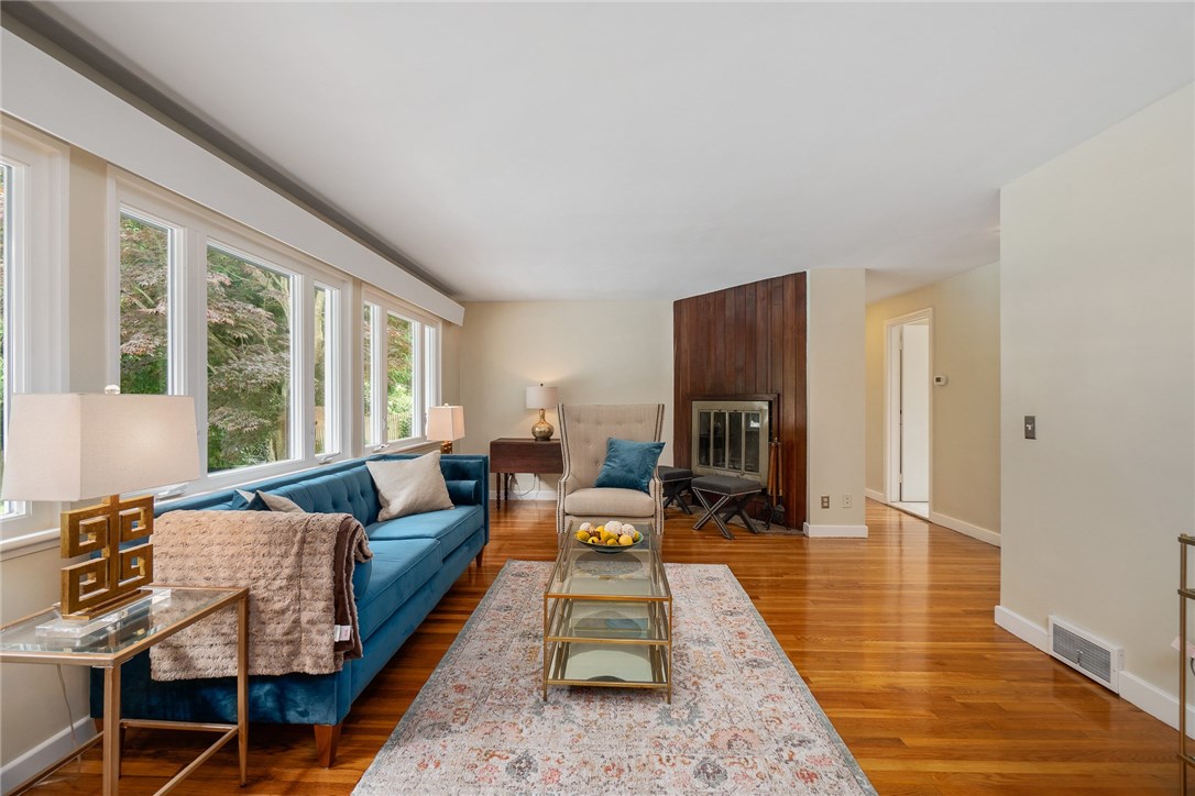 122 Overhill Road Warwick, RI 02818 - Photo 7 of 36 Gallery Image 7