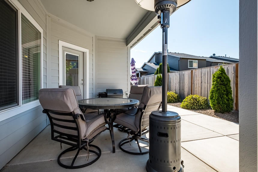 395 Live Oak Loop Central Point, OR 97502 - Photo 23 of 27 395 Live Oak-26