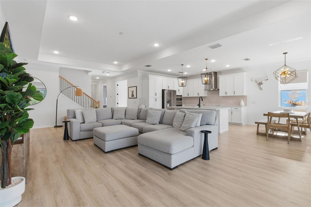 19912 Bridgetown Loop Venice, FL 34293 - Photo 13 of 49 a living room with furniture and a potted plant