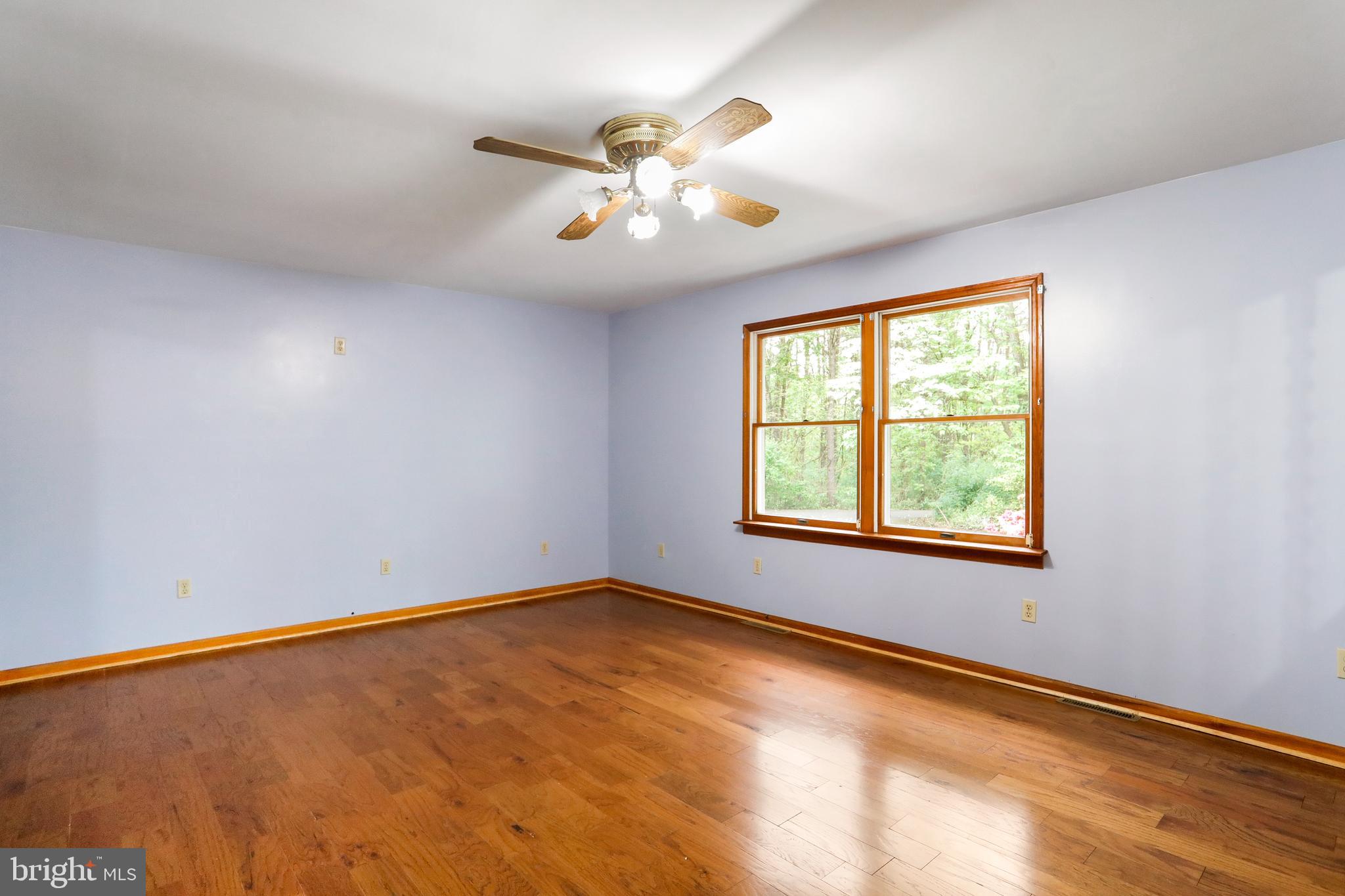 11890 Mountain Ash Road Clear Spring, MD 21722 - Photo 21 of 46 Living room