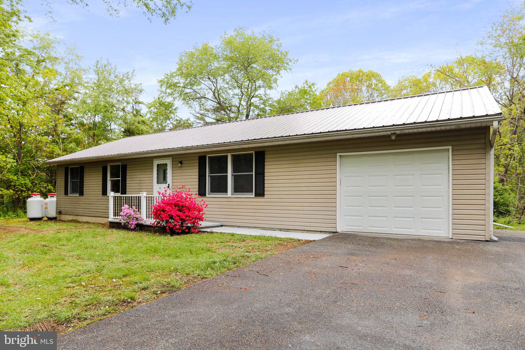 11890 Mountain Ash Road Clear Spring, MD 21722 - Photo 3 of 46 Oversized attached garage.