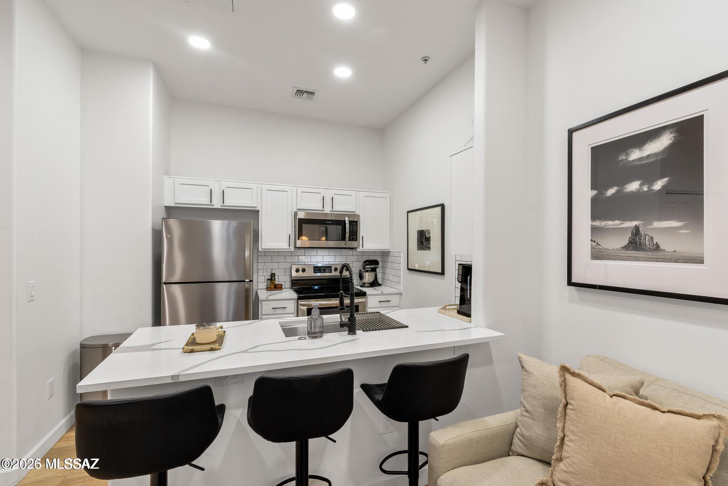 2018 East River Road, Unit 201 Tucson, AZ 85718 - Photo 9 of 22