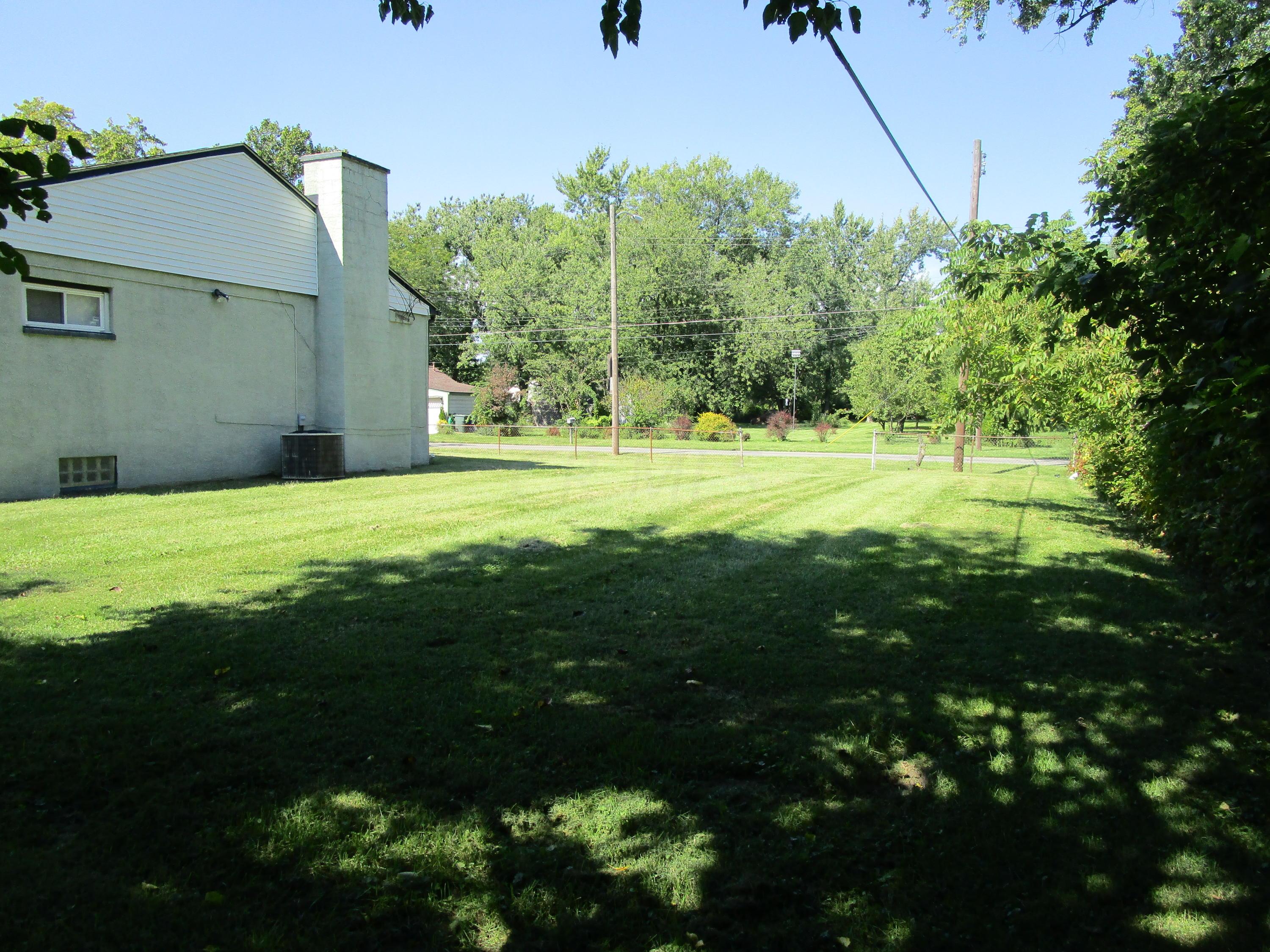 1595 Dewberry Road Columbus, OH 43207 - Photo 3 of 22 Gallery Image 3