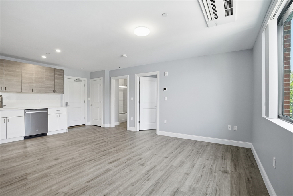 632 Centre Street, Unit 302 Boston, MA 02130 - Photo 3 of 14