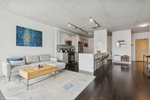 $350,000 | 659 West Randolph Street, Unit 519, Chicago, IL 60661