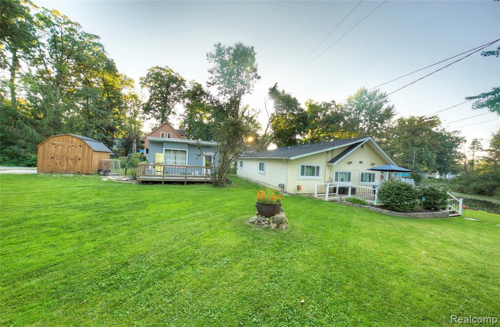 10814 Elizabeth Road Whitmore Lake, MI 48189 - Photo 2 of 31