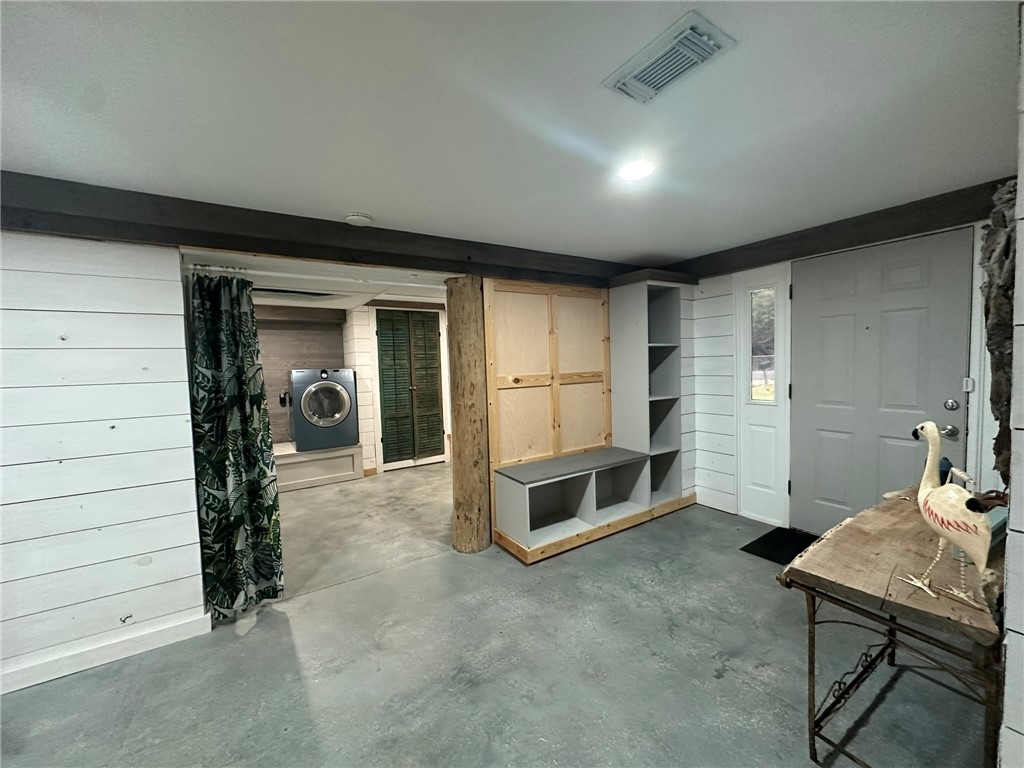 810 South Sandpiper Street Ingleside, TX 78362 - Photo 12 of 40 a view of a hallway with closet