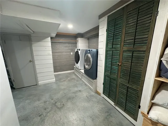 a view of a storage & utility room