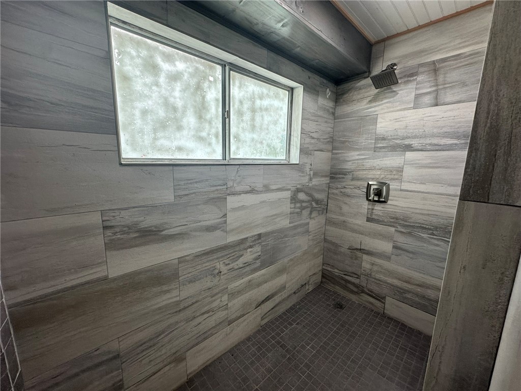 810 South Sandpiper Street Ingleside, TX 78362 - Photo 24 of 40 a view of room with window