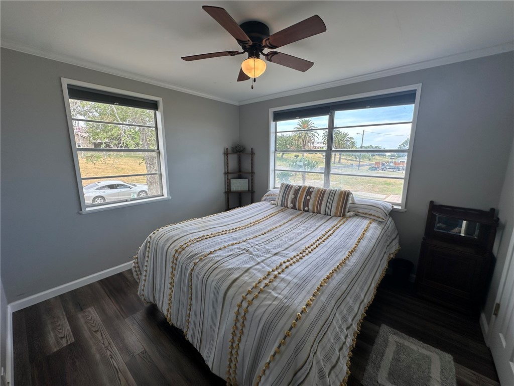 810 South Sandpiper Street Ingleside, TX 78362 - Photo 34 of 40 a bedroom with a bed and a window