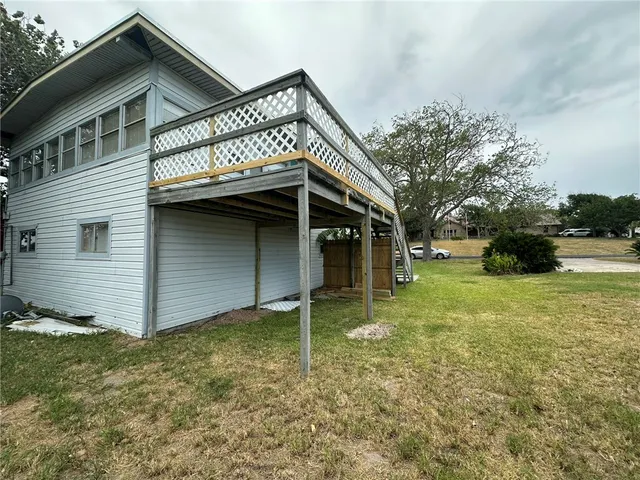 $2,290 | 810 South Sandpiper Street, Ingleside, TX 78362