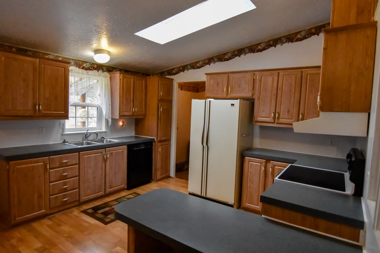 42767 Shore Acres Road Loon Lake, WA 99148 - Photo 5 of 20 Gallery Image 5