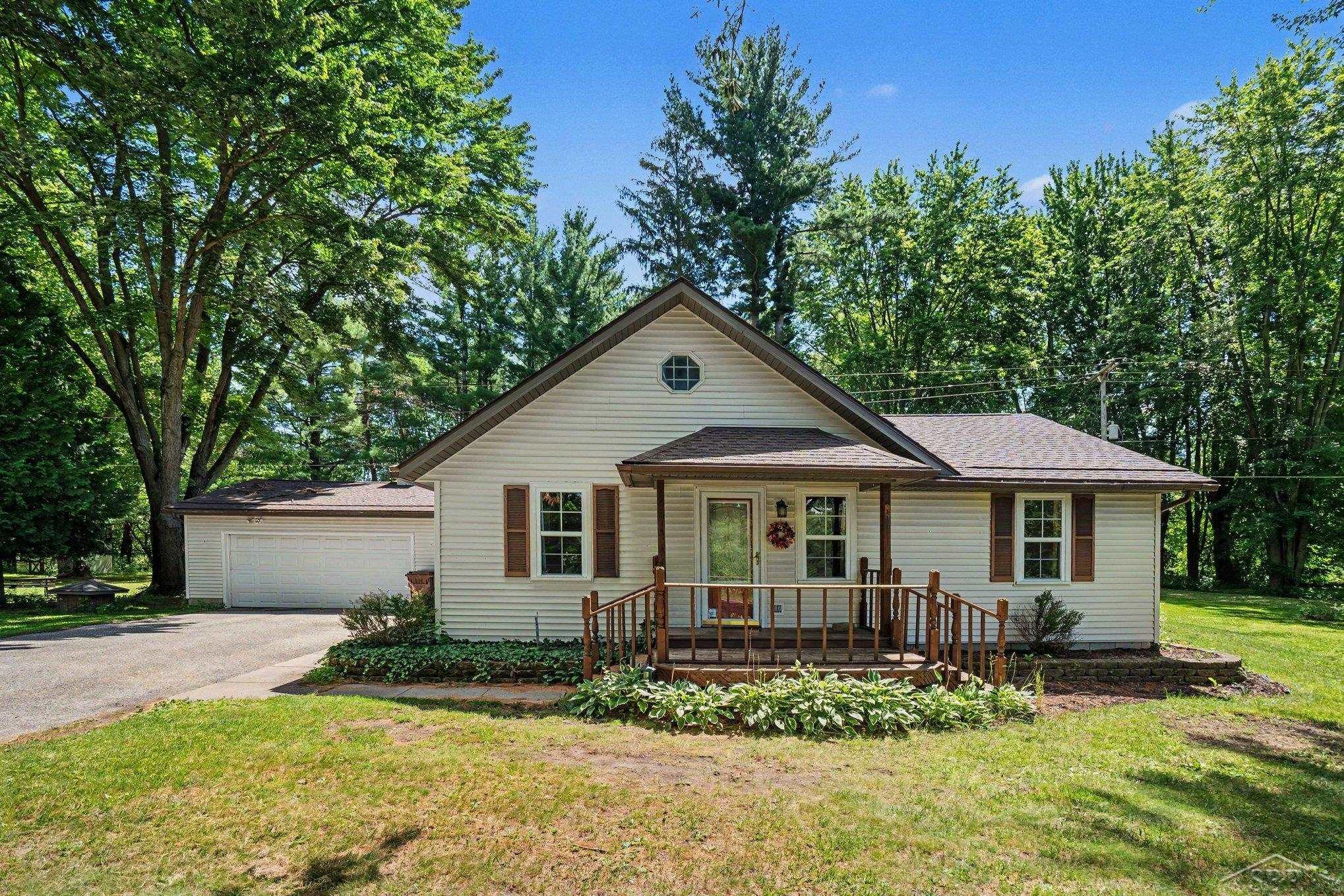 2346 North Hope Road Midland, MI 48642 - Photo 1 of 26 50213400-347e9d7e-11be-442c-b7c9-022fc23fbe9f.JPG