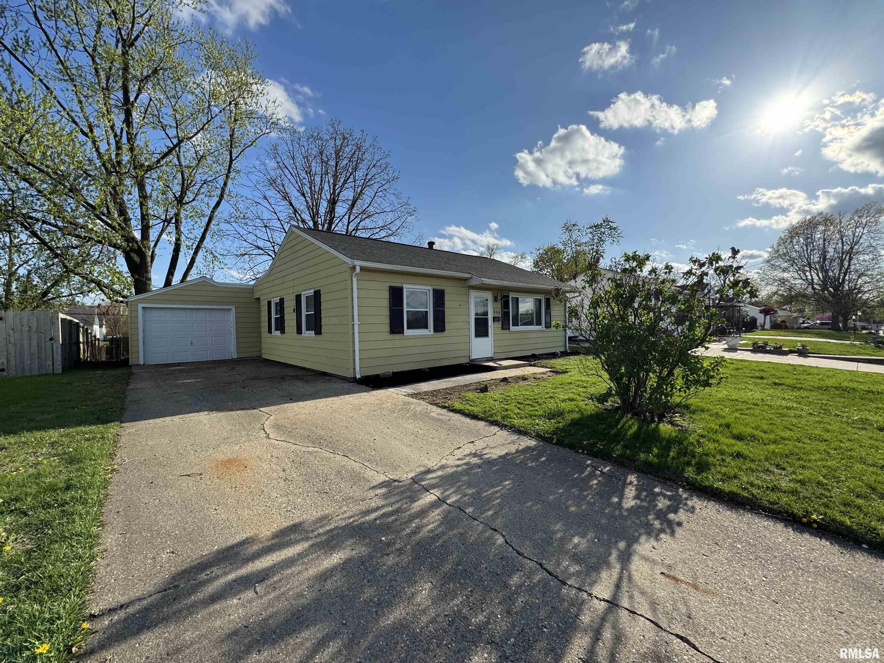 806 West Ridgemont Road Peoria, IL 61614 - Photo 1 of 47 Gallery Image 1