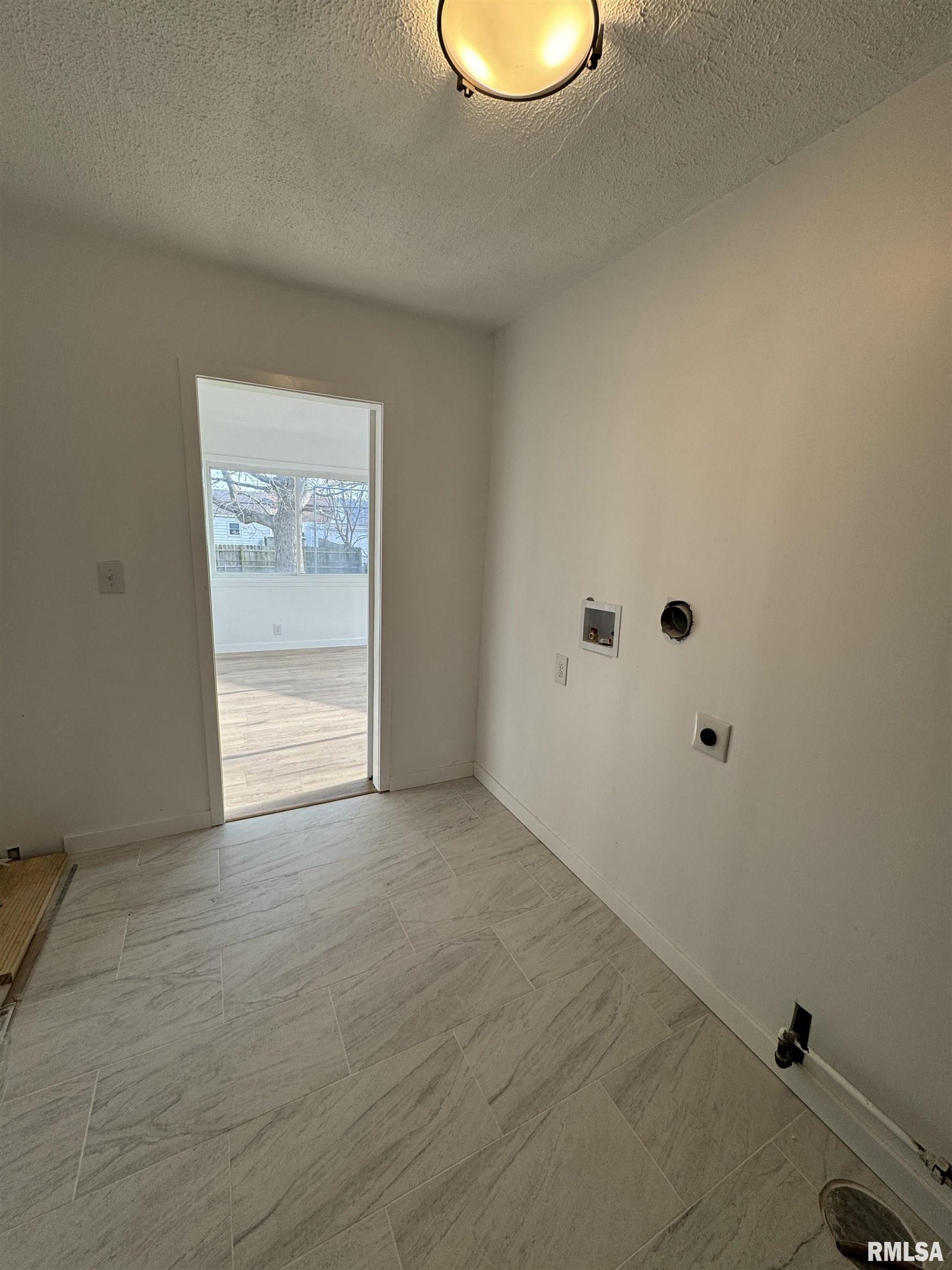 806 West Ridgemont Road Peoria, IL 61614 - Photo 23 of 47 Gallery Image 23