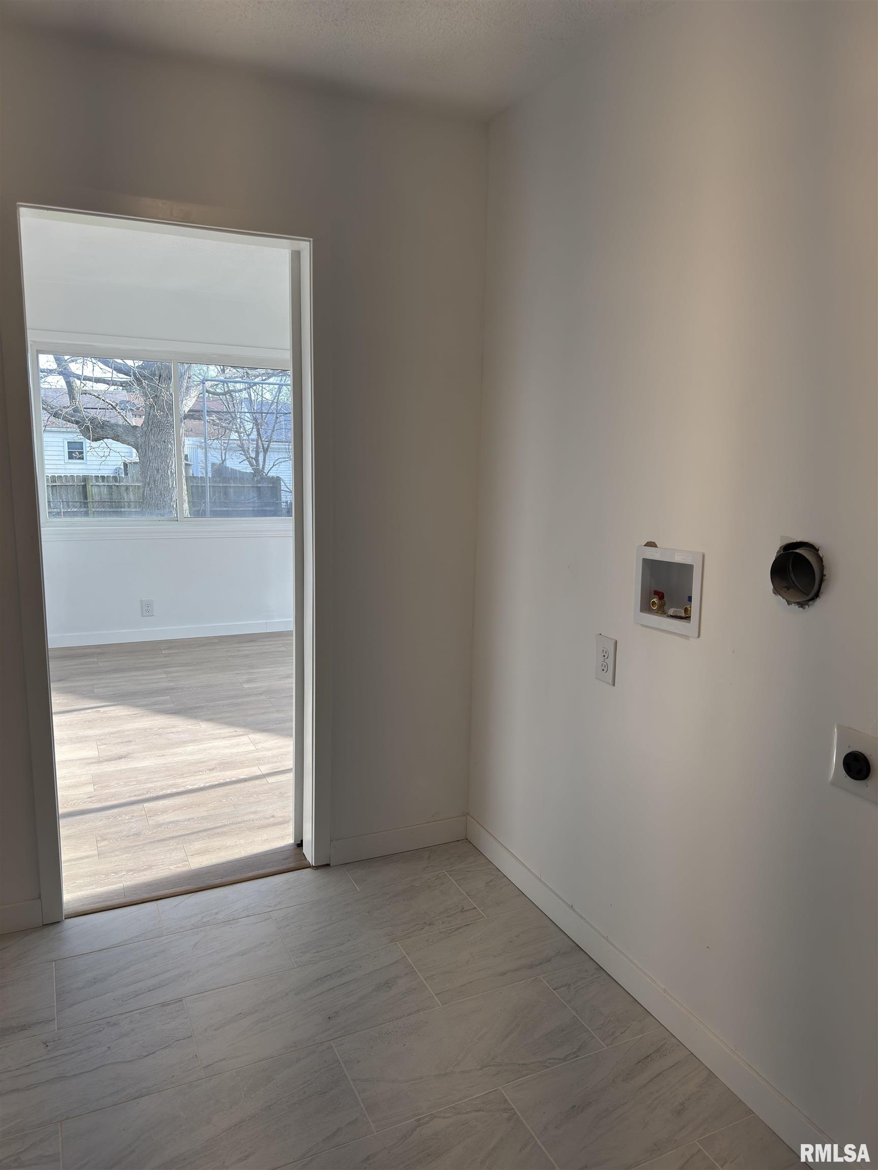 806 West Ridgemont Road Peoria, IL 61614 - Photo 24 of 47 Gallery Image 24