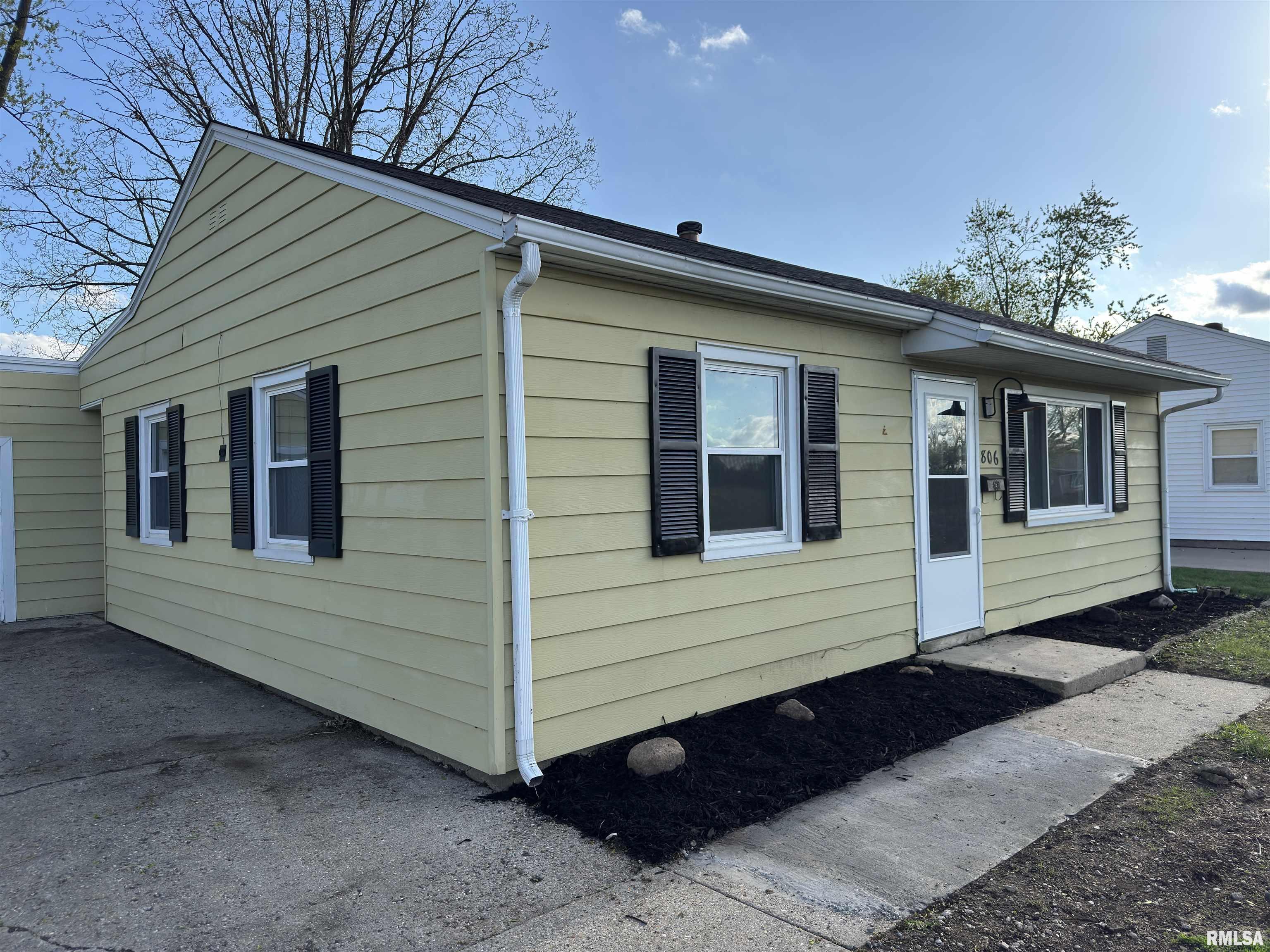 806 West Ridgemont Road Peoria, IL 61614 - Photo 3 of 47 Gallery Image 3