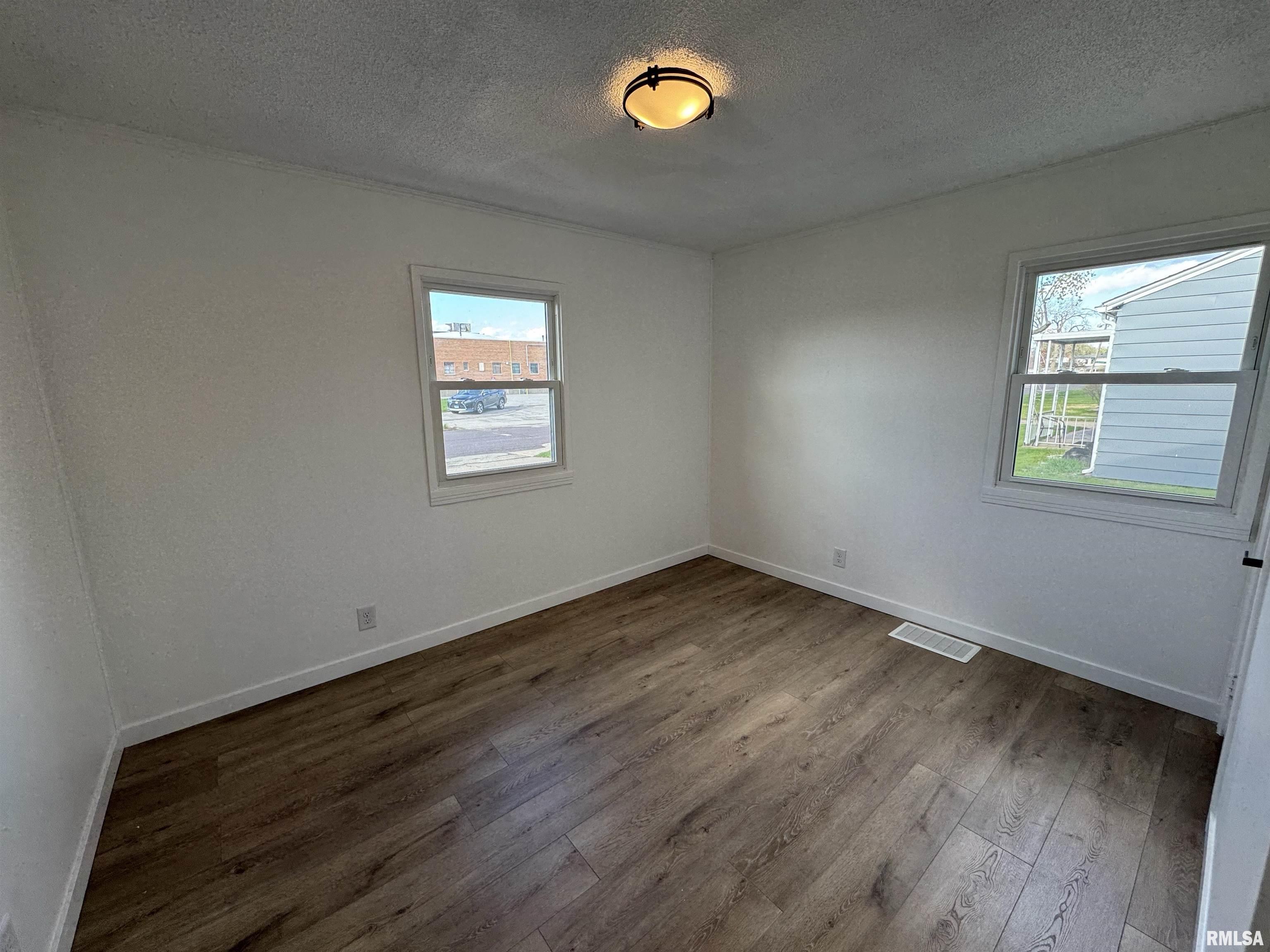 806 West Ridgemont Road Peoria, IL 61614 - Photo 33 of 47 Gallery Image 33