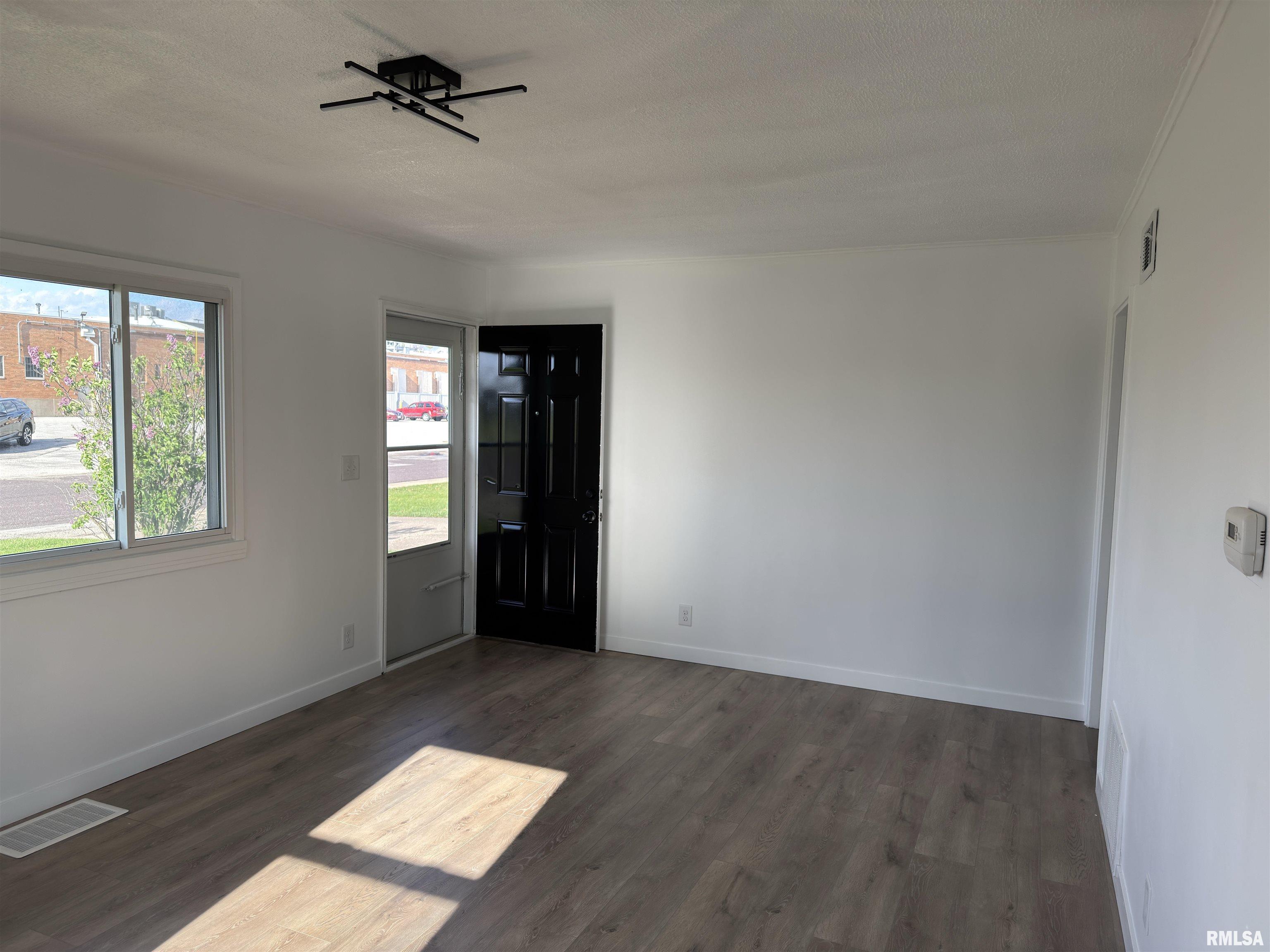 806 West Ridgemont Road Peoria, IL 61614 - Photo 9 of 47 Gallery Image 9