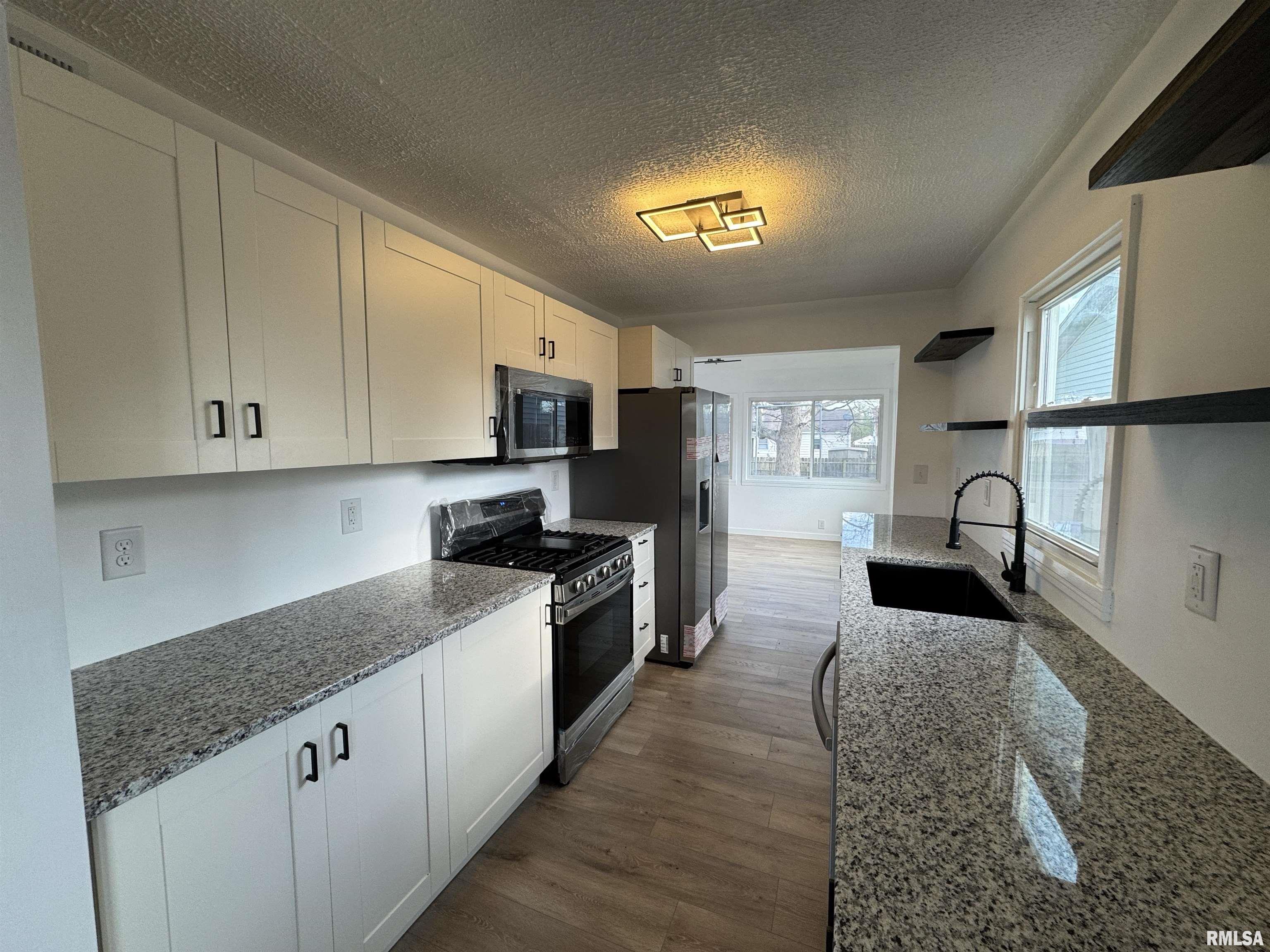 806 West Ridgemont Road Peoria, IL 61614 - Photo 10 of 47 Gallery Image 10