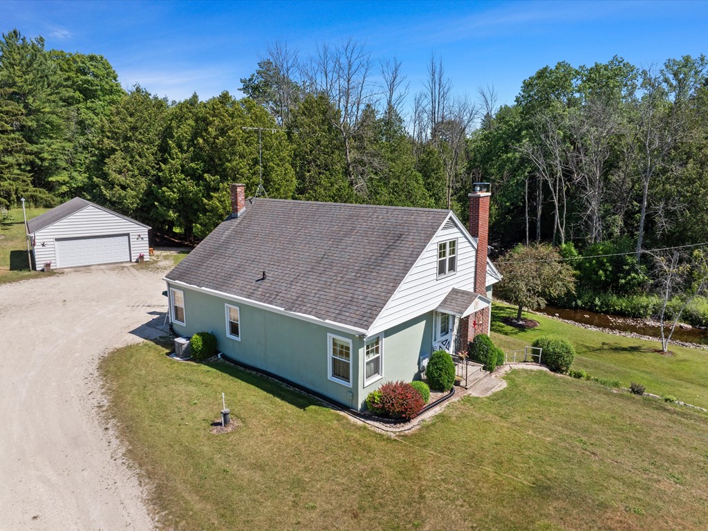 142 County Road South Algoma, WI 54201 - Photo 5 of 41