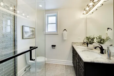 $1,025,000 | 3923 North Kilbourn Avenue, Chicago, IL 60641