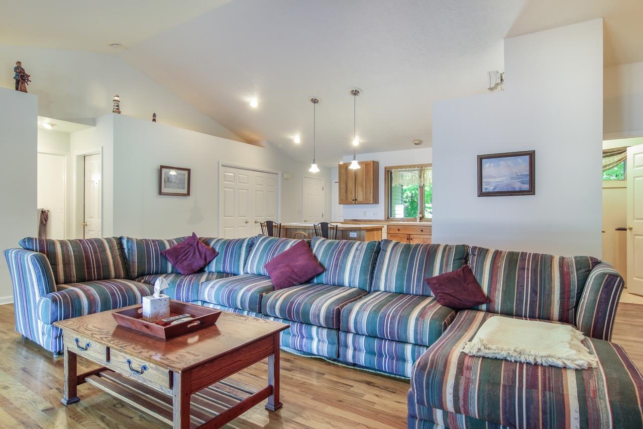 2992 Neahtawanta Road Traverse City, MI 49686 - Photo 30 of 42 1909878-29.JPG