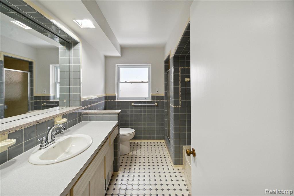 44 Roslyn Road Grosse Pointe Shores, MI 48236 - Photo 17 of 38