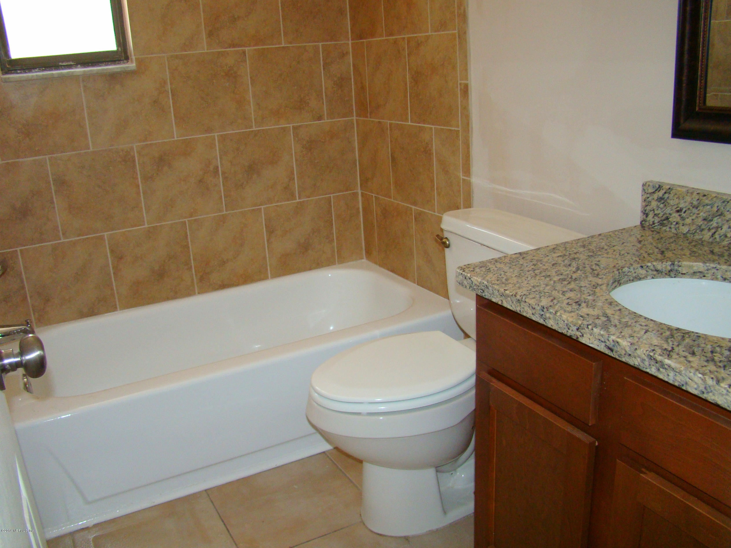 2727 Randy Road Jacksonville, FL 32216 - Photo 8 of 18 HALL BATHROOM VIEW 1