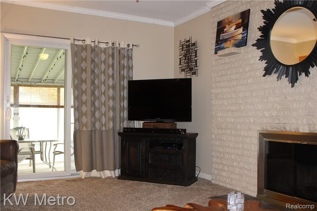 25015 Rubin Road Warren, MI 48089 - Photo 9 of 22 Family Room